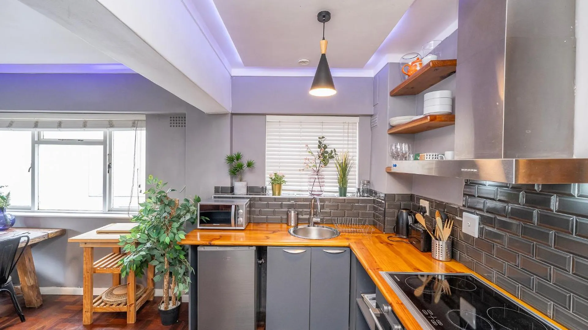 Cozy Bachelor Pad Apartment Cape Town