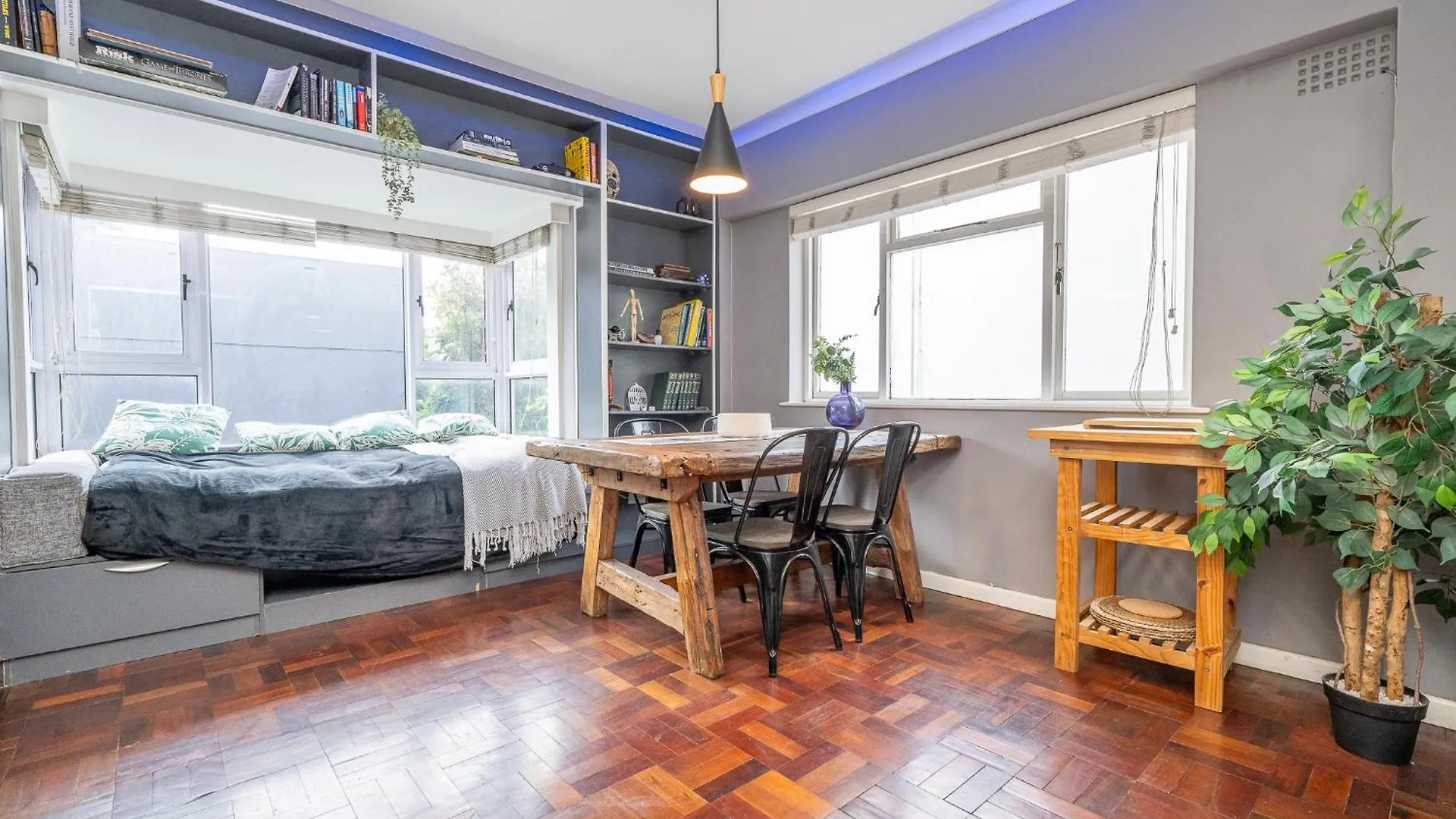 Cozy Bachelor Pad Apartment Cape Town
