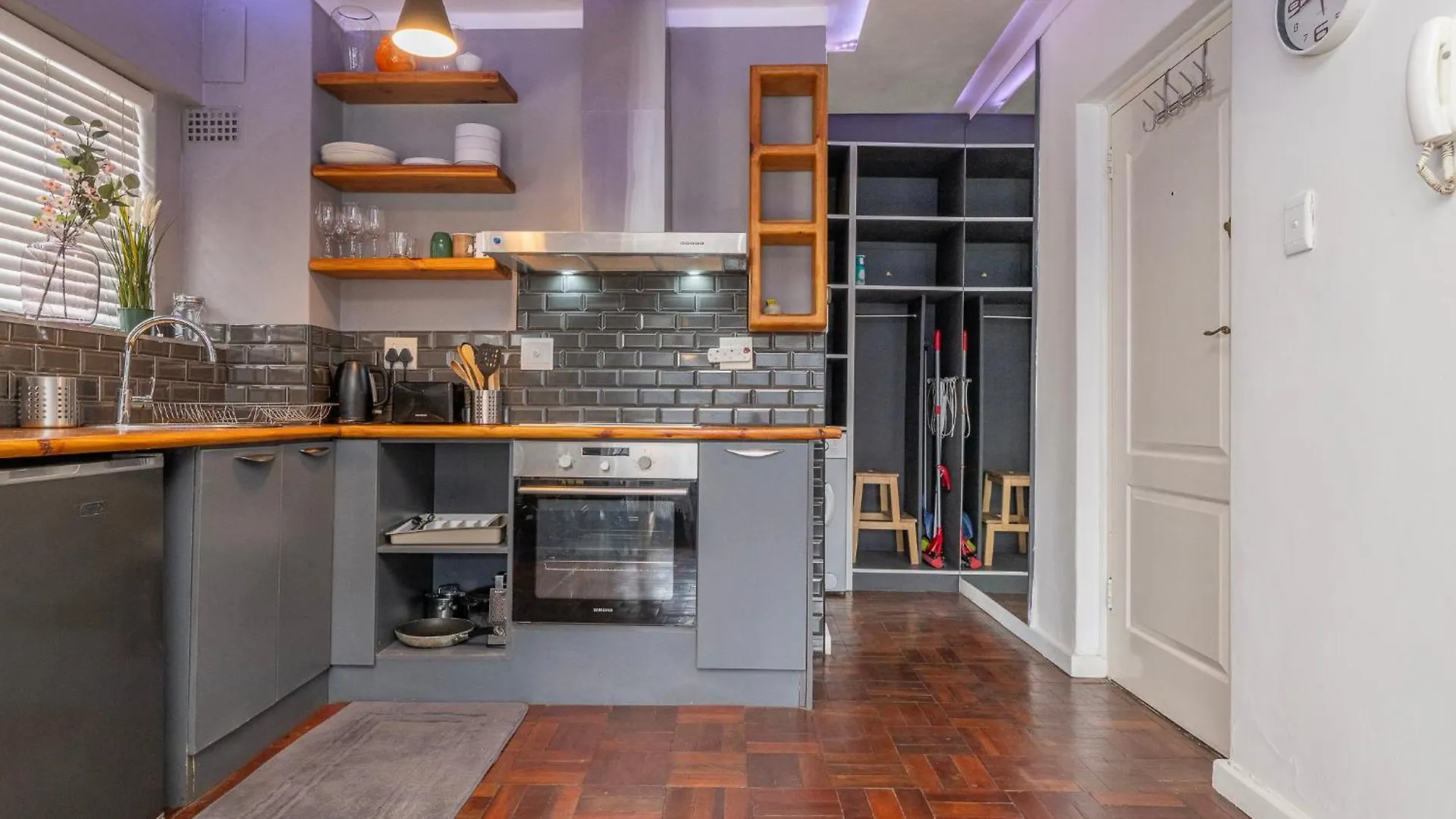 Cozy Bachelor Pad Apartment Cape Town